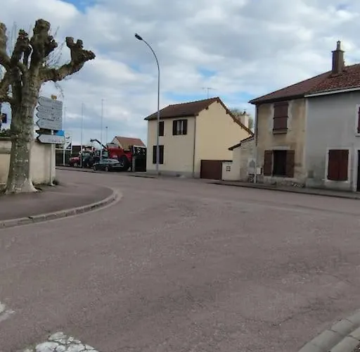 L'hirondelle Du Faubourg *